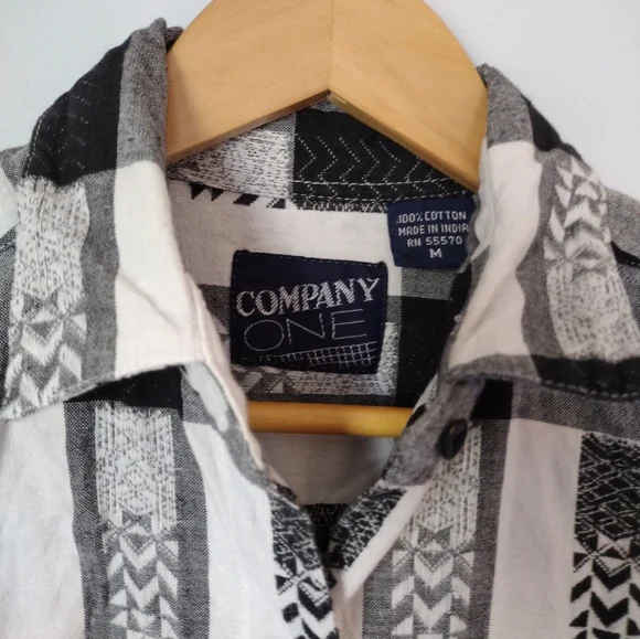 Vintage 100% cotton Company One Western black and white short-sleeved button up - Picture 2 of 6